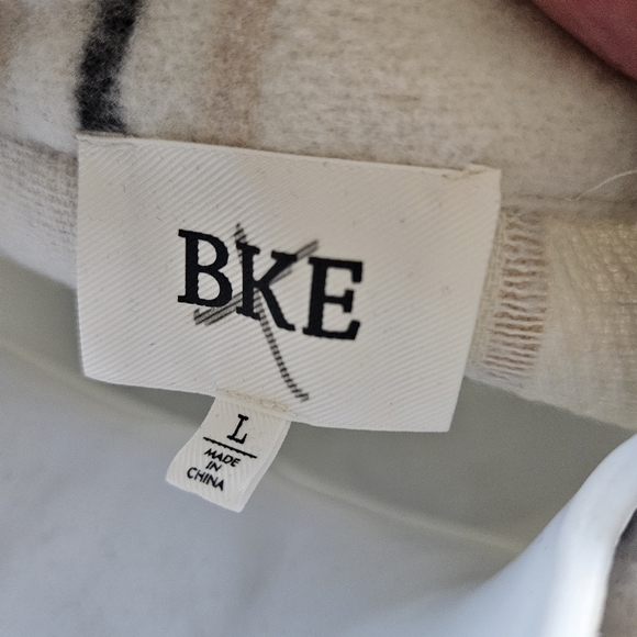 BKE Women's Large Plaid Shacket Ivory Cream Grey Jacket Button Up Fall Winter - Picture 7 of 8